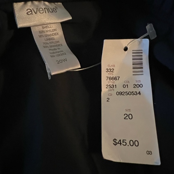 Swim skirt from Avenue. Size 20 New. - Picture 2 of 3
